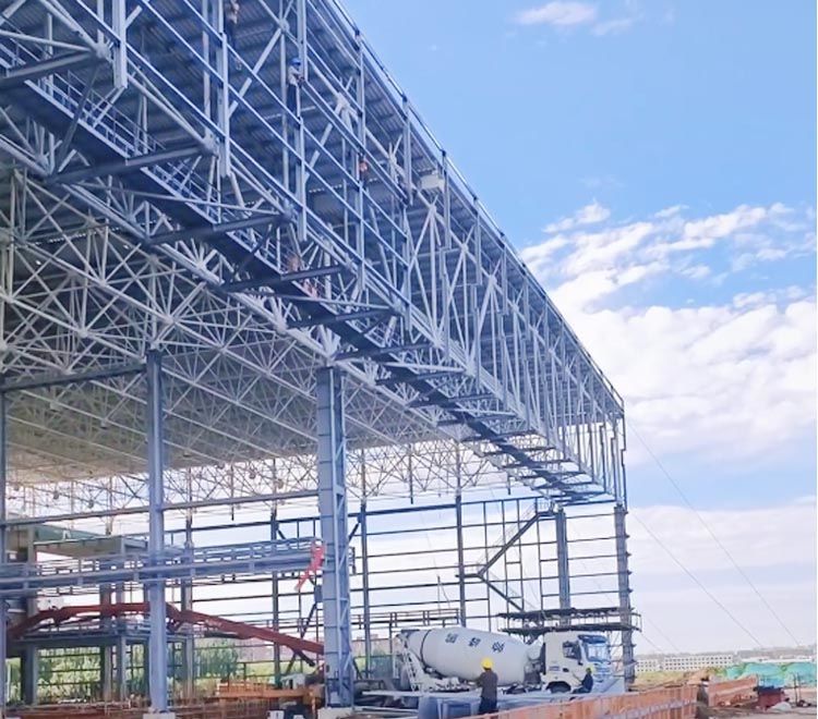 Prefabricated large span steel building